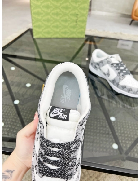 FashionStatement,GUCCI,IconicStyle,ItalianCraftsmanship,LuxuryFootwear,SNEAKER