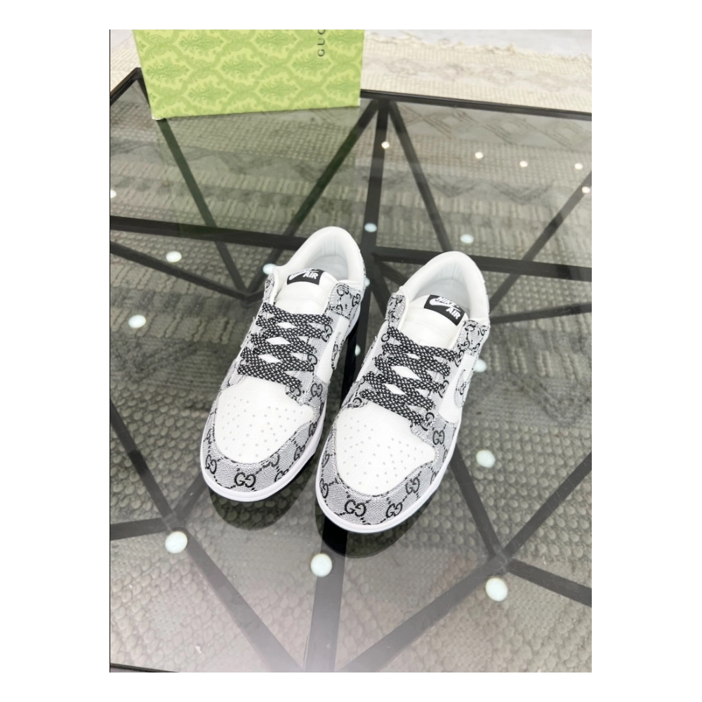 FashionStatement,GUCCI,IconicStyle,ItalianCraftsmanship,LuxuryFootwear,SNEAKER