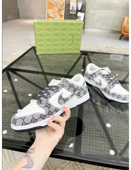 FashionStatement,GUCCI,IconicStyle,ItalianCraftsmanship,LuxuryFootwear,SNEAKER