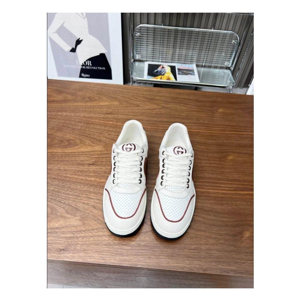 FashionStatement,GUCCI,IconicStyle,ItalianCraftsmanship,LuxuryFootwear,SNEAKER