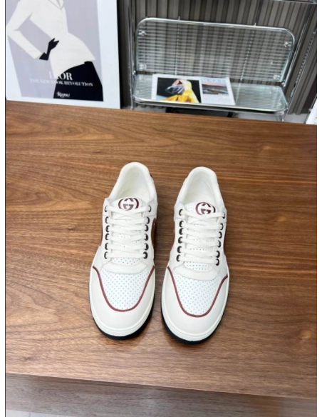 FashionStatement,GUCCI,IconicStyle,ItalianCraftsmanship,LuxuryFootwear,SNEAKER