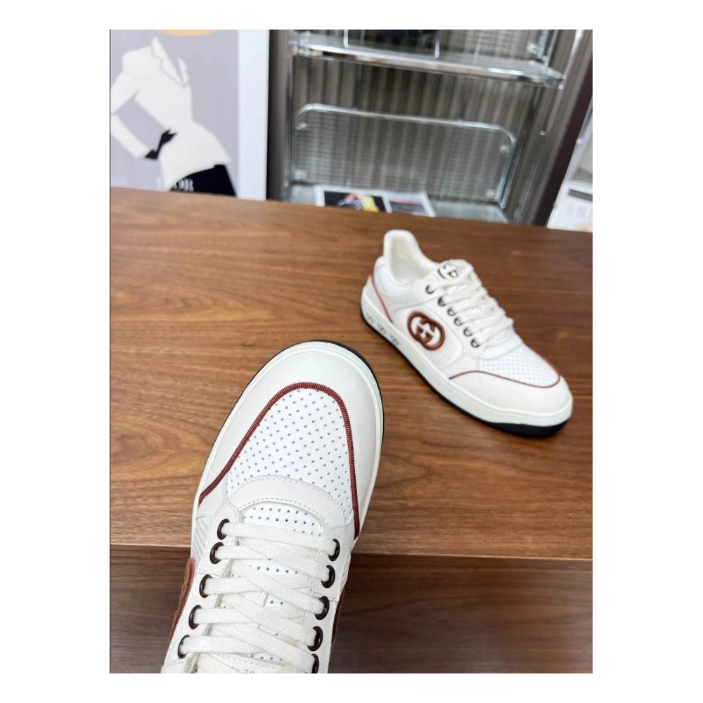 FashionStatement,GUCCI,IconicStyle,ItalianCraftsmanship,LuxuryFootwear,SNEAKER