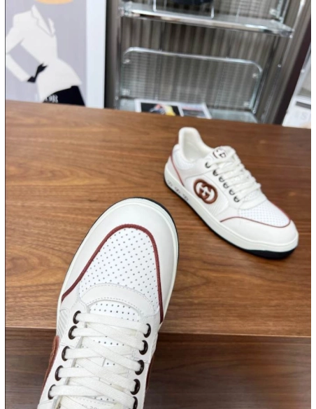 FashionStatement,GUCCI,IconicStyle,ItalianCraftsmanship,LuxuryFootwear,SNEAKER