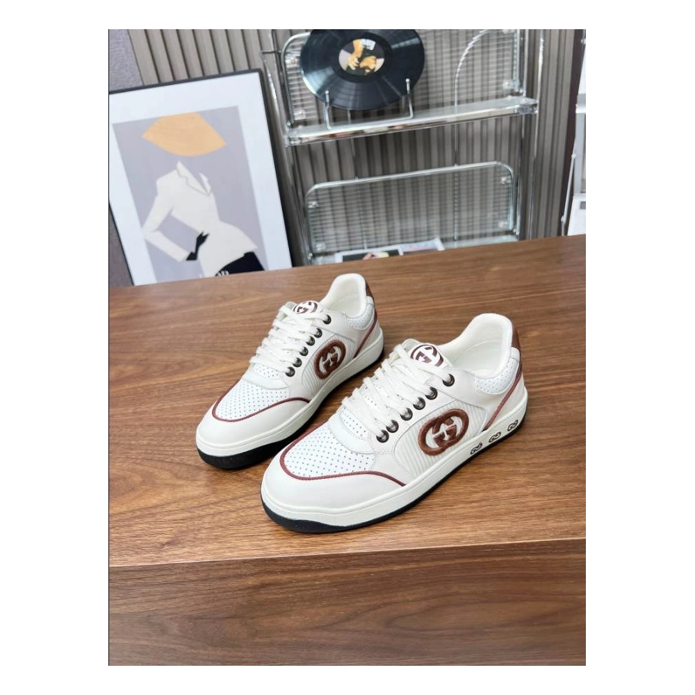 FashionStatement,GUCCI,IconicStyle,ItalianCraftsmanship,LuxuryFootwear,SNEAKER