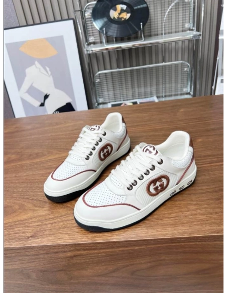 FashionStatement,GUCCI,IconicStyle,ItalianCraftsmanship,LuxuryFootwear,SNEAKER