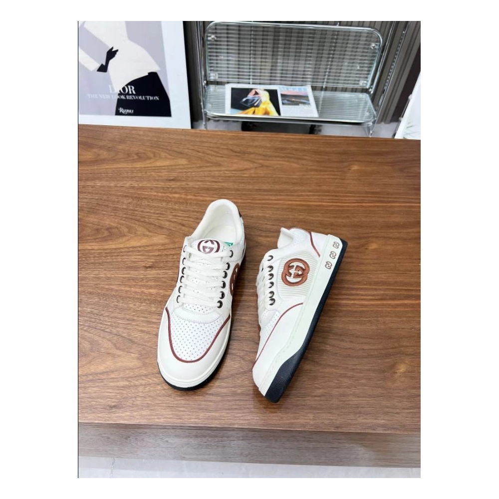 FashionStatement,GUCCI,IconicStyle,ItalianCraftsmanship,LuxuryFootwear,SNEAKER