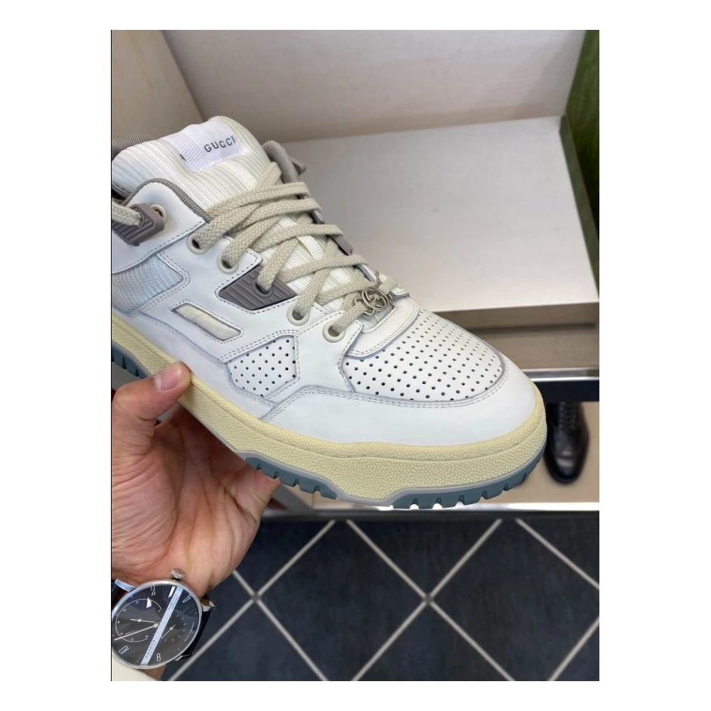 FashionStatement,GUCCI,IconicStyle,ItalianCraftsmanship,LuxuryFootwear,SNEAKER