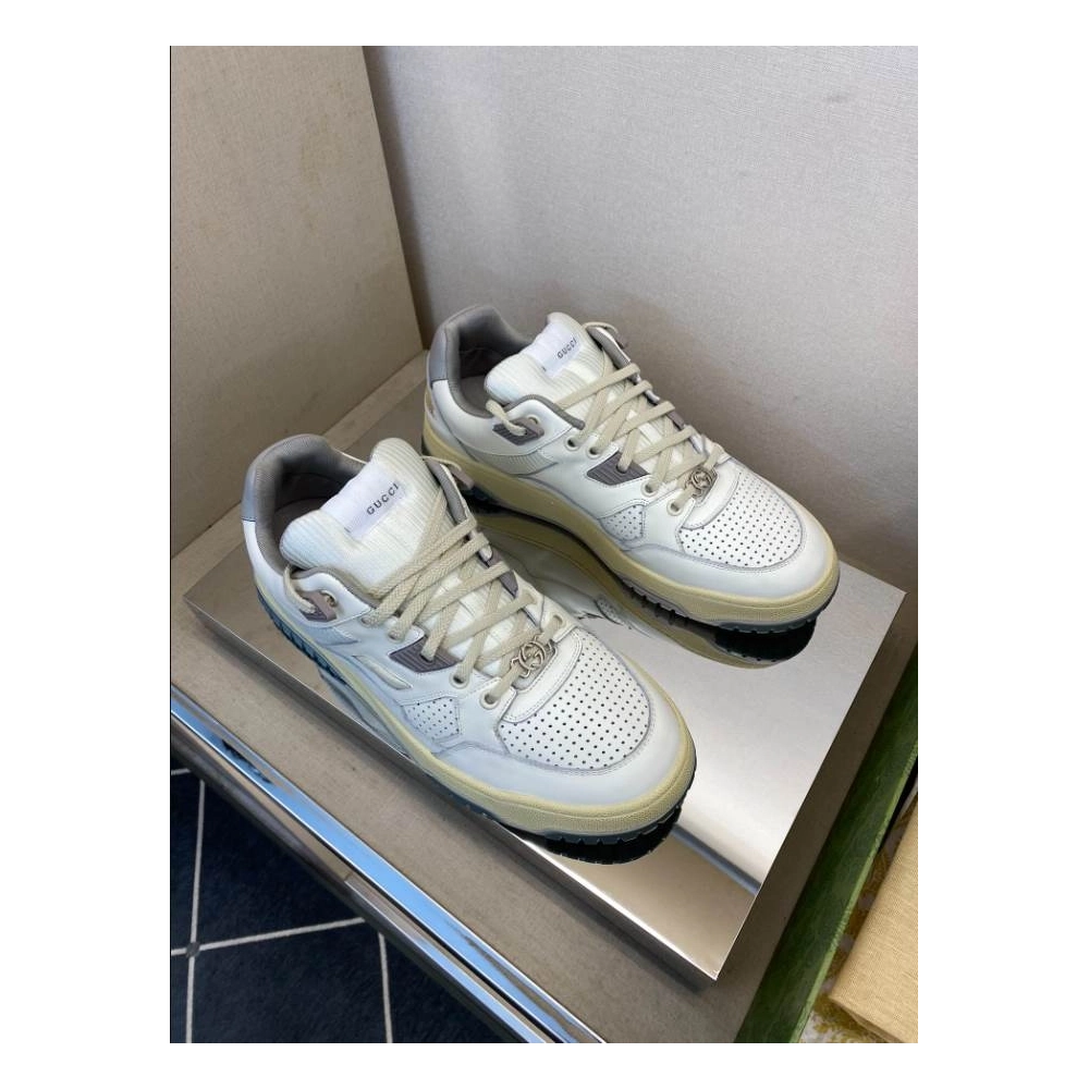 FashionStatement,GUCCI,IconicStyle,ItalianCraftsmanship,LuxuryFootwear,SNEAKER