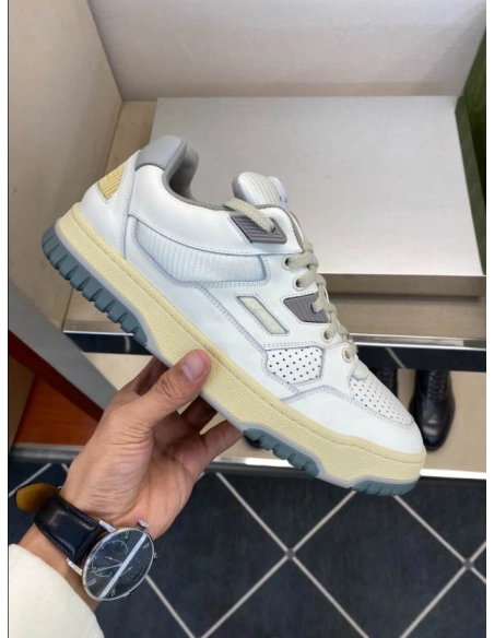 FashionStatement,GUCCI,IconicStyle,ItalianCraftsmanship,LuxuryFootwear,SNEAKER