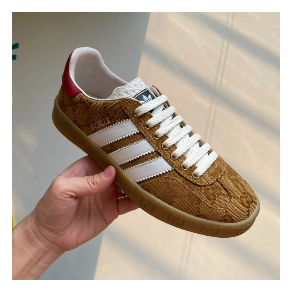 FashionStatement,GUCCI,IconicStyle,ItalianCraftsmanship,LuxuryFootwear,SNEAKER
