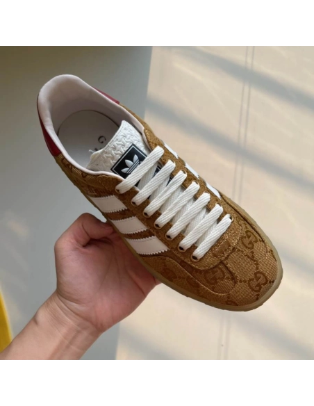 FashionStatement,GUCCI,IconicStyle,ItalianCraftsmanship,LuxuryFootwear,SNEAKER