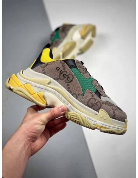 FashionStatement,GUCCI,IconicStyle,ItalianCraftsmanship,LuxuryFootwear,SNEAKER