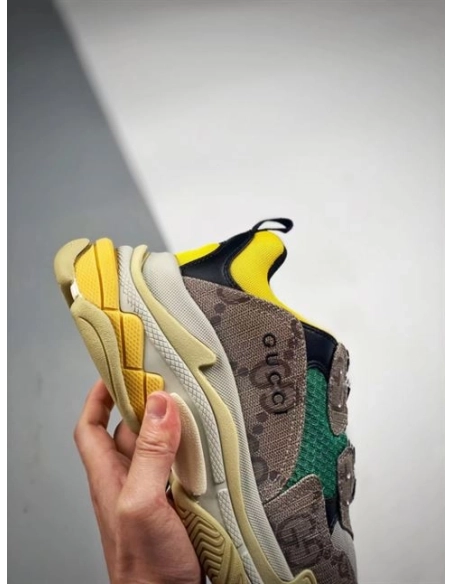 FashionStatement,GUCCI,IconicStyle,ItalianCraftsmanship,LuxuryFootwear,SNEAKER