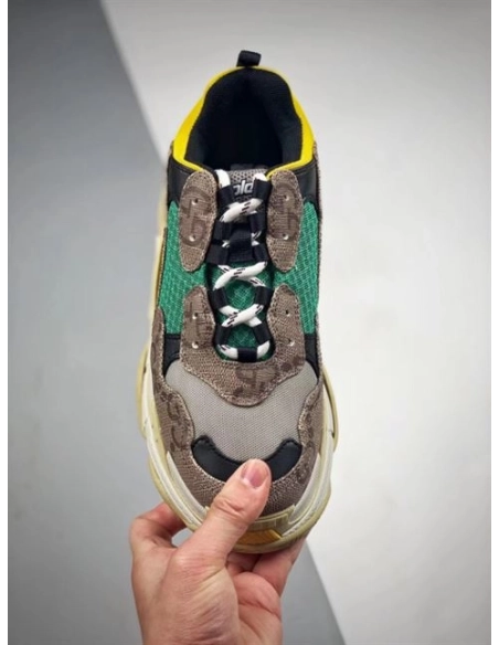 FashionStatement,GUCCI,IconicStyle,ItalianCraftsmanship,LuxuryFootwear,SNEAKER