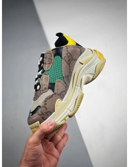 FashionStatement,GUCCI,IconicStyle,ItalianCraftsmanship,LuxuryFootwear,SNEAKER