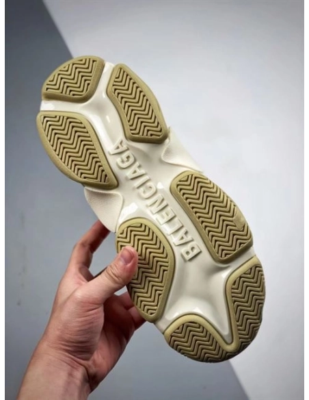 FashionStatement,GUCCI,IconicStyle,ItalianCraftsmanship,LuxuryFootwear,SNEAKER