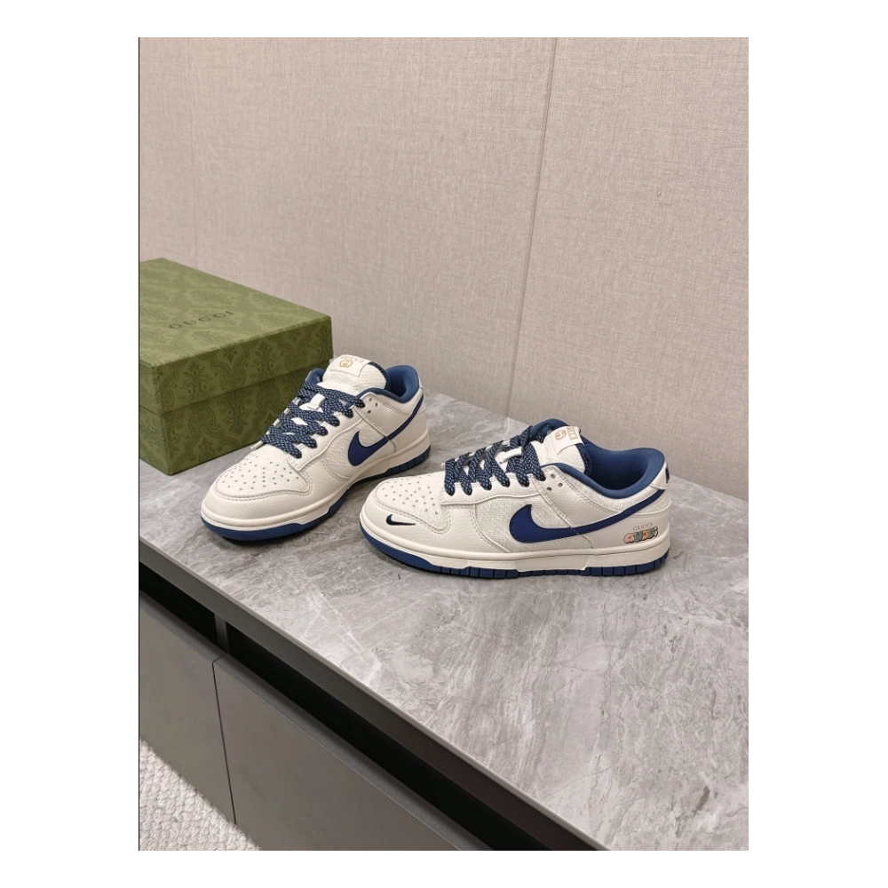 FashionStatement,GUCCI,IconicStyle,ItalianCraftsmanship,LuxuryFootwear,SNEAKER