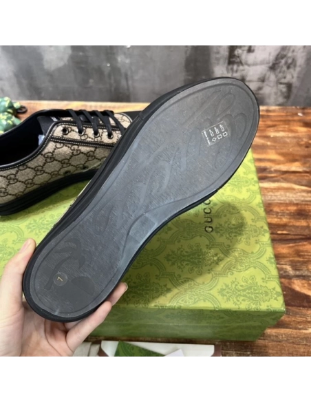 GUCCI,IconicStyle,LuxuryFootwear,SNEAKER