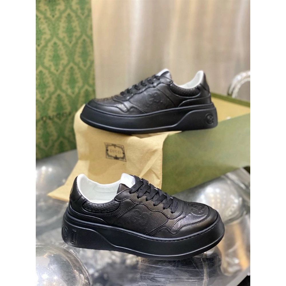 FashionStatement,GUCCI,IconicStyle,ItalianCraftsmanship,LuxuryFootwear,SNEAKER