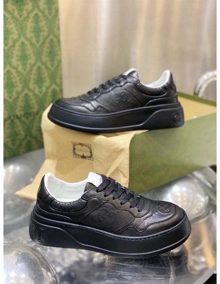FashionStatement,GUCCI,IconicStyle,ItalianCraftsmanship,LuxuryFootwear,SNEAKER