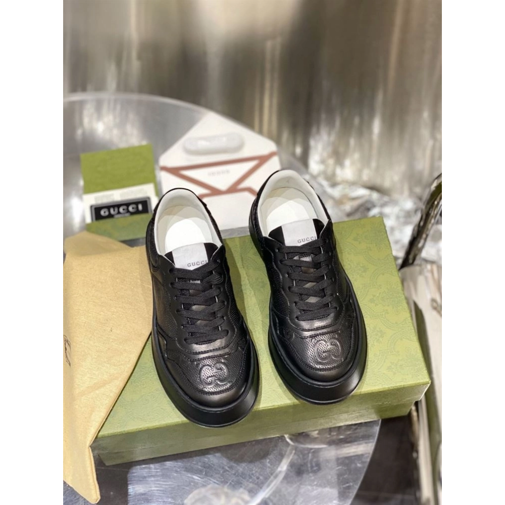 FashionStatement,GUCCI,IconicStyle,ItalianCraftsmanship,LuxuryFootwear,SNEAKER