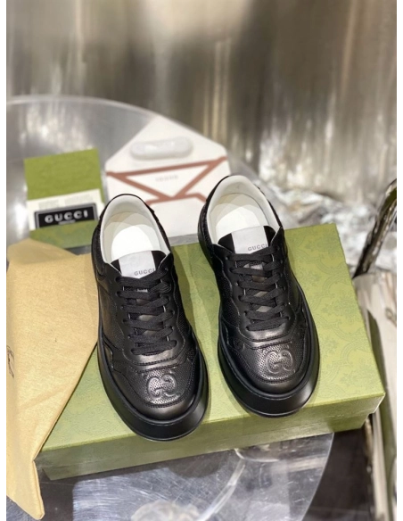 FashionStatement,GUCCI,IconicStyle,ItalianCraftsmanship,LuxuryFootwear,SNEAKER