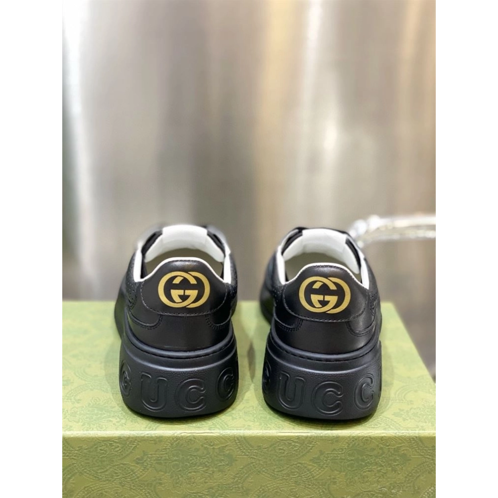 FashionStatement,GUCCI,IconicStyle,ItalianCraftsmanship,LuxuryFootwear,SNEAKER