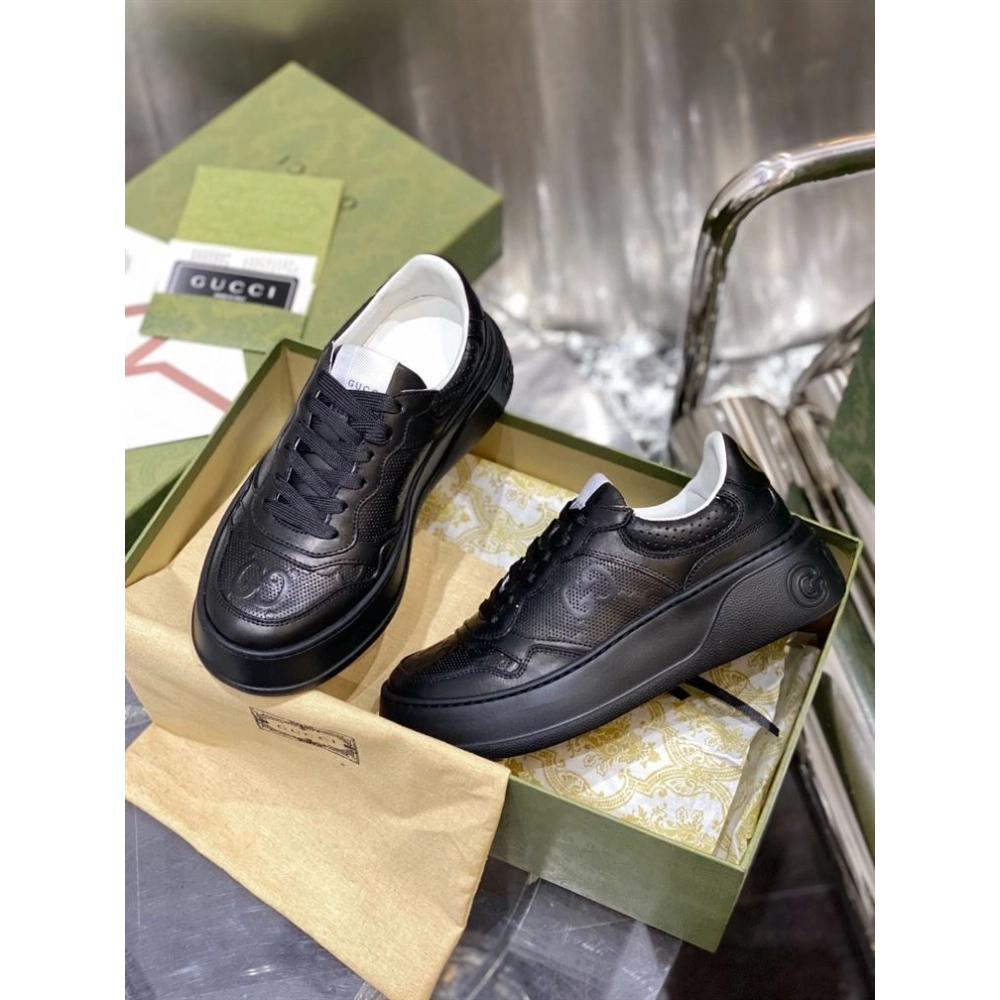FashionStatement,GUCCI,IconicStyle,ItalianCraftsmanship,LuxuryFootwear,SNEAKER