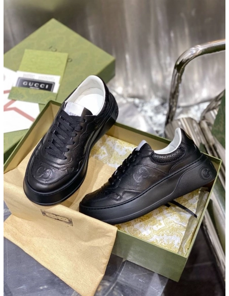 FashionStatement,GUCCI,IconicStyle,ItalianCraftsmanship,LuxuryFootwear,SNEAKER