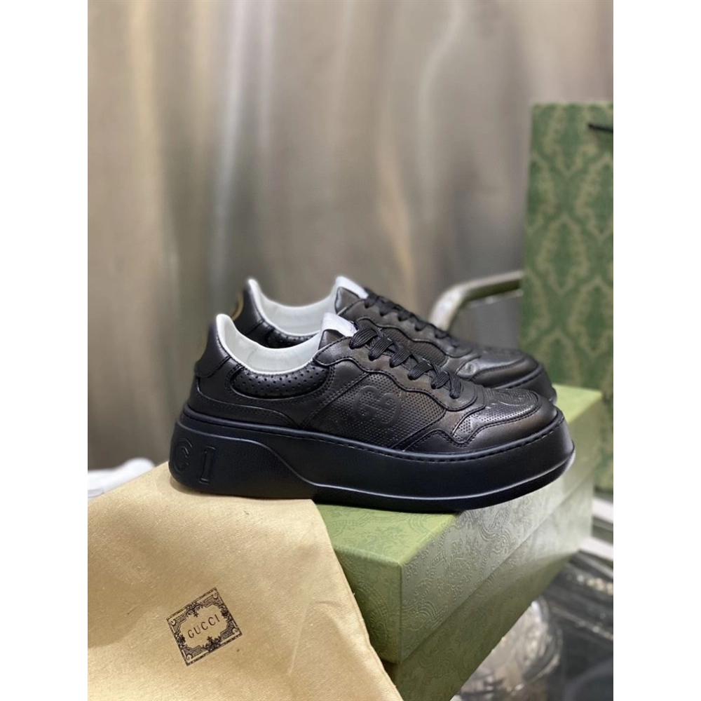 FashionStatement,GUCCI,IconicStyle,ItalianCraftsmanship,LuxuryFootwear,SNEAKER
