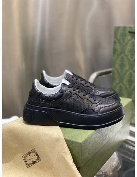 FashionStatement,GUCCI,IconicStyle,ItalianCraftsmanship,LuxuryFootwear,SNEAKER