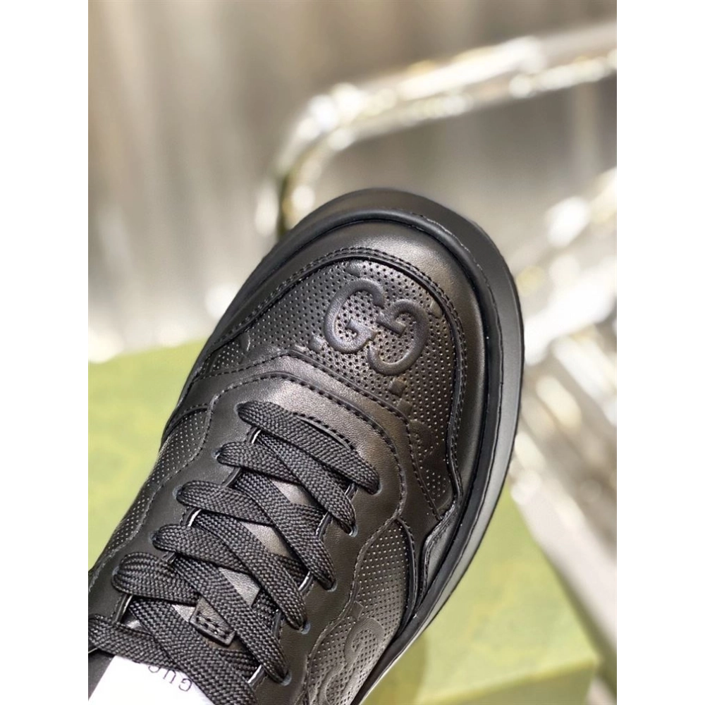 FashionStatement,GUCCI,IconicStyle,ItalianCraftsmanship,LuxuryFootwear,SNEAKER