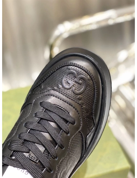 FashionStatement,GUCCI,IconicStyle,ItalianCraftsmanship,LuxuryFootwear,SNEAKER