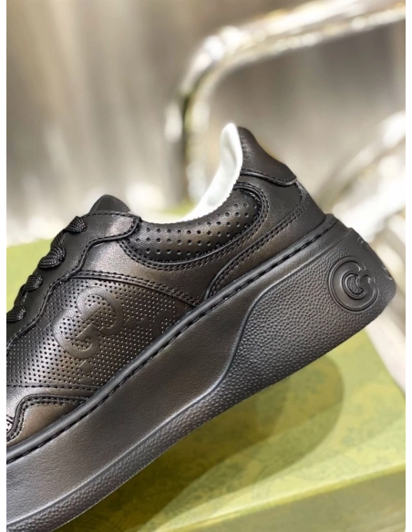 FashionStatement,GUCCI,IconicStyle,ItalianCraftsmanship,LuxuryFootwear,SNEAKER