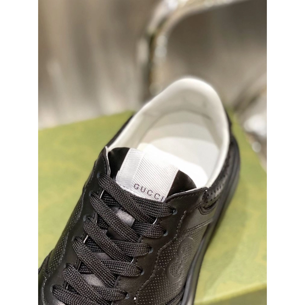 FashionStatement,GUCCI,IconicStyle,ItalianCraftsmanship,LuxuryFootwear,SNEAKER