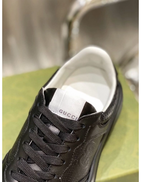 FashionStatement,GUCCI,IconicStyle,ItalianCraftsmanship,LuxuryFootwear,SNEAKER