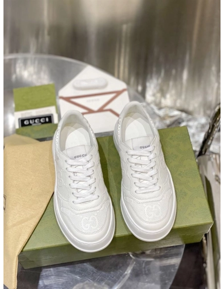 FashionStatement,GUCCI,IconicStyle,ItalianCraftsmanship,LuxuryFootwear,SNEAKER