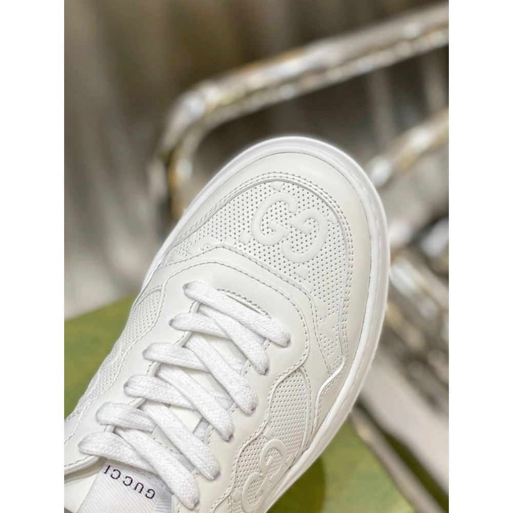 FashionStatement,GUCCI,IconicStyle,ItalianCraftsmanship,LuxuryFootwear,SNEAKER