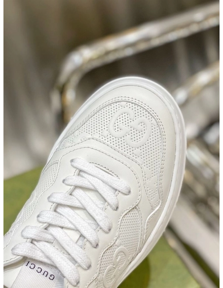 FashionStatement,GUCCI,IconicStyle,ItalianCraftsmanship,LuxuryFootwear,SNEAKER