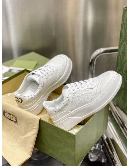 FashionStatement,GUCCI,IconicStyle,ItalianCraftsmanship,LuxuryFootwear,SNEAKER
