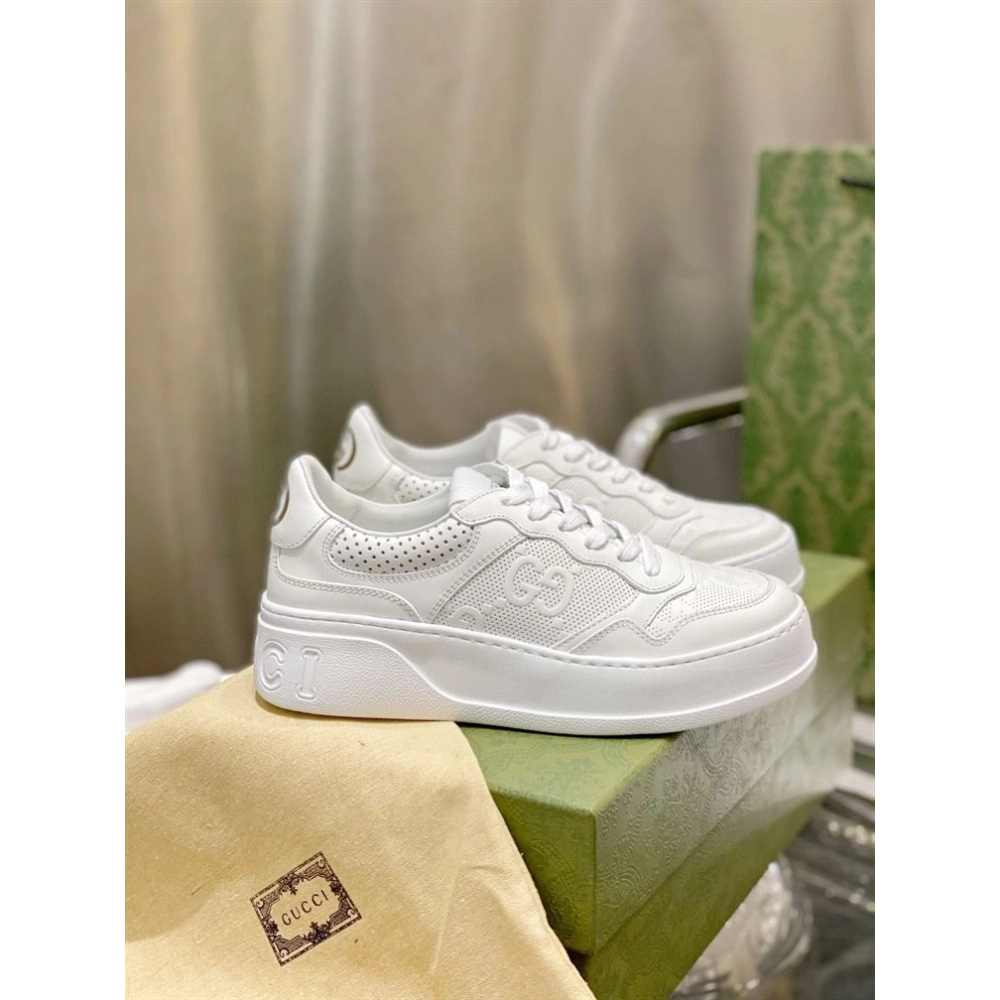 FashionStatement,GUCCI,IconicStyle,ItalianCraftsmanship,LuxuryFootwear,SNEAKER