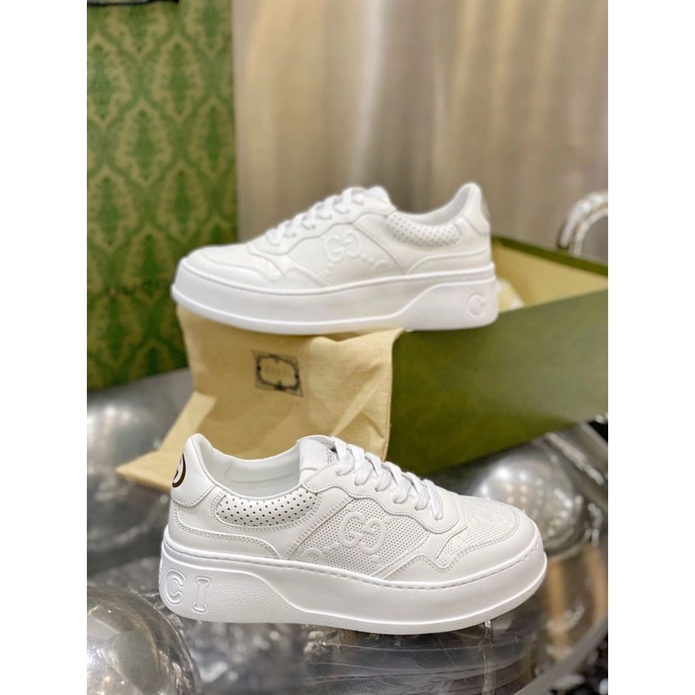 FashionStatement,GUCCI,IconicStyle,ItalianCraftsmanship,LuxuryFootwear,SNEAKER