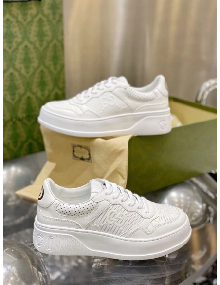 FashionStatement,GUCCI,IconicStyle,ItalianCraftsmanship,LuxuryFootwear,SNEAKER