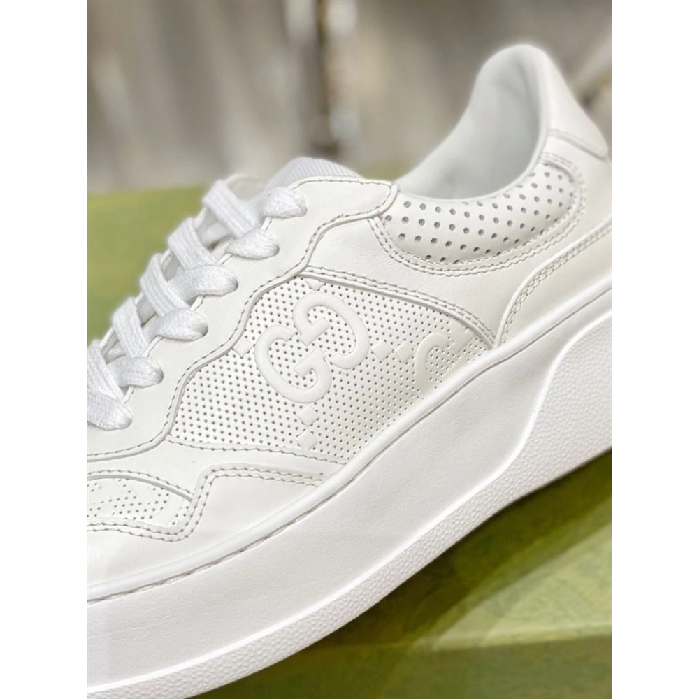 FashionStatement,GUCCI,IconicStyle,ItalianCraftsmanship,LuxuryFootwear,SNEAKER