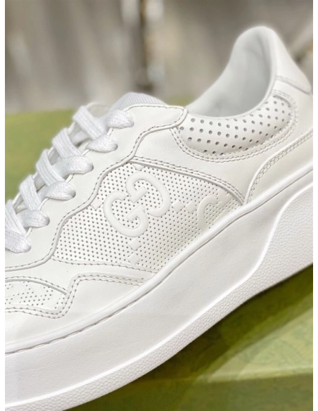 FashionStatement,GUCCI,IconicStyle,ItalianCraftsmanship,LuxuryFootwear,SNEAKER