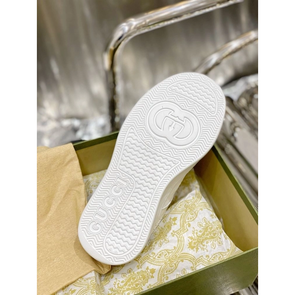 FashionStatement,GUCCI,IconicStyle,ItalianCraftsmanship,LuxuryFootwear,SNEAKER