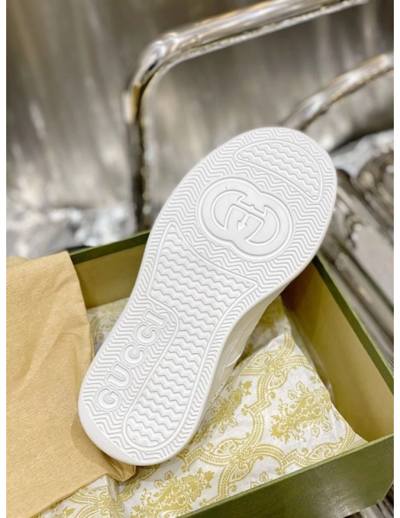 FashionStatement,GUCCI,IconicStyle,ItalianCraftsmanship,LuxuryFootwear,SNEAKER