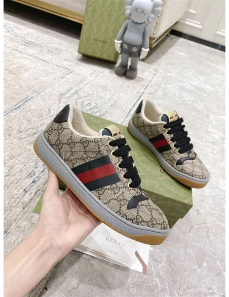 FashionStatement,GUCCI,IconicStyle,ItalianCraftsmanship,LuxuryFootwear,SNEAKER