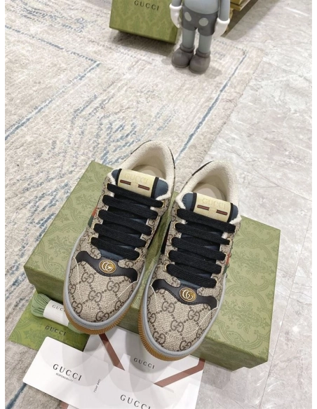 FashionStatement,GUCCI,IconicStyle,ItalianCraftsmanship,LuxuryFootwear,SNEAKER