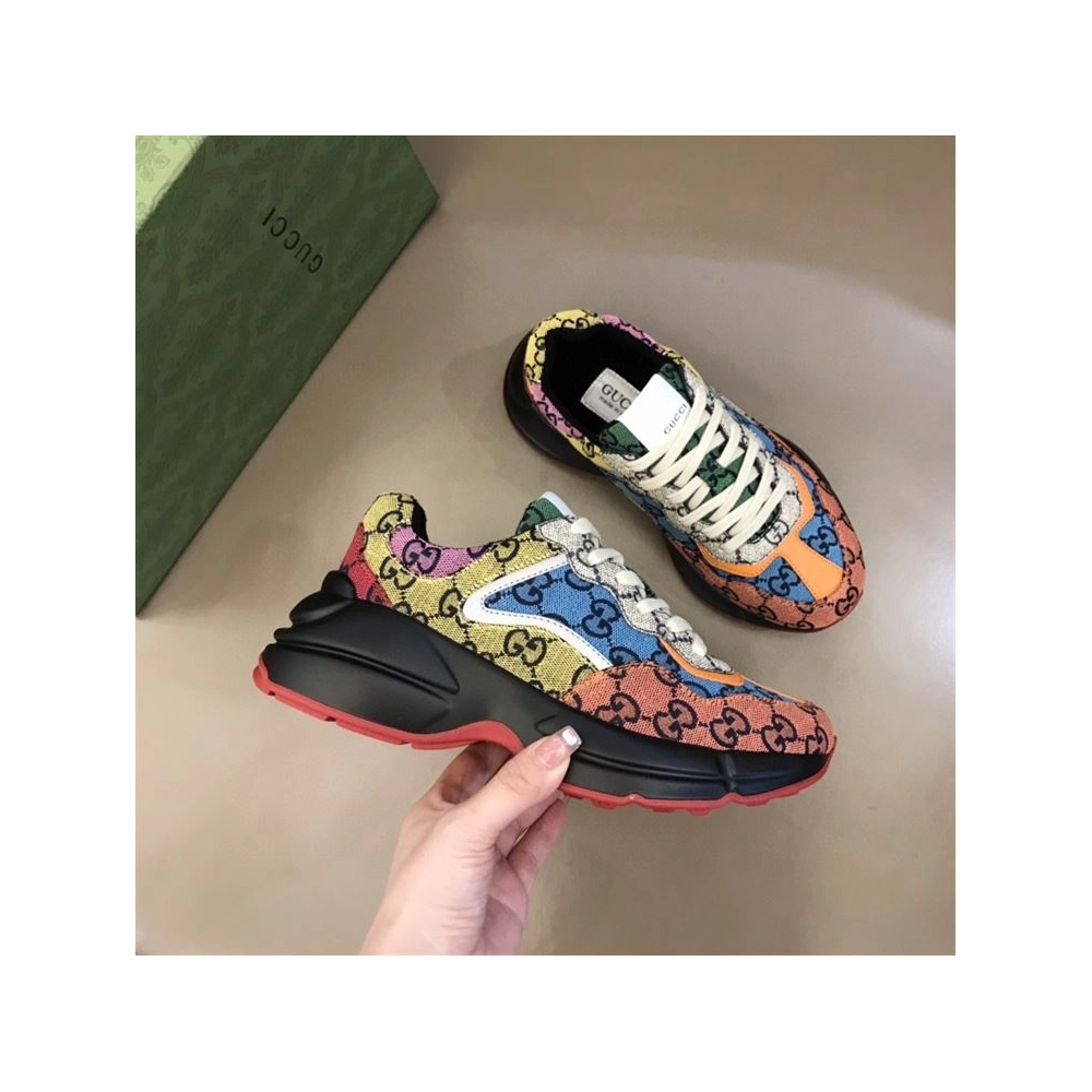 FashionStatement,GUCCI,IconicStyle,ItalianCraftsmanship,LuxuryFootwear,SNEAKER